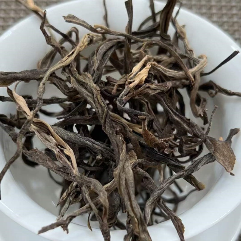 2015 LaoMan'E Ancient Tree Raw Pu-Erh Tea 2015老曼峨古树普洱生茶